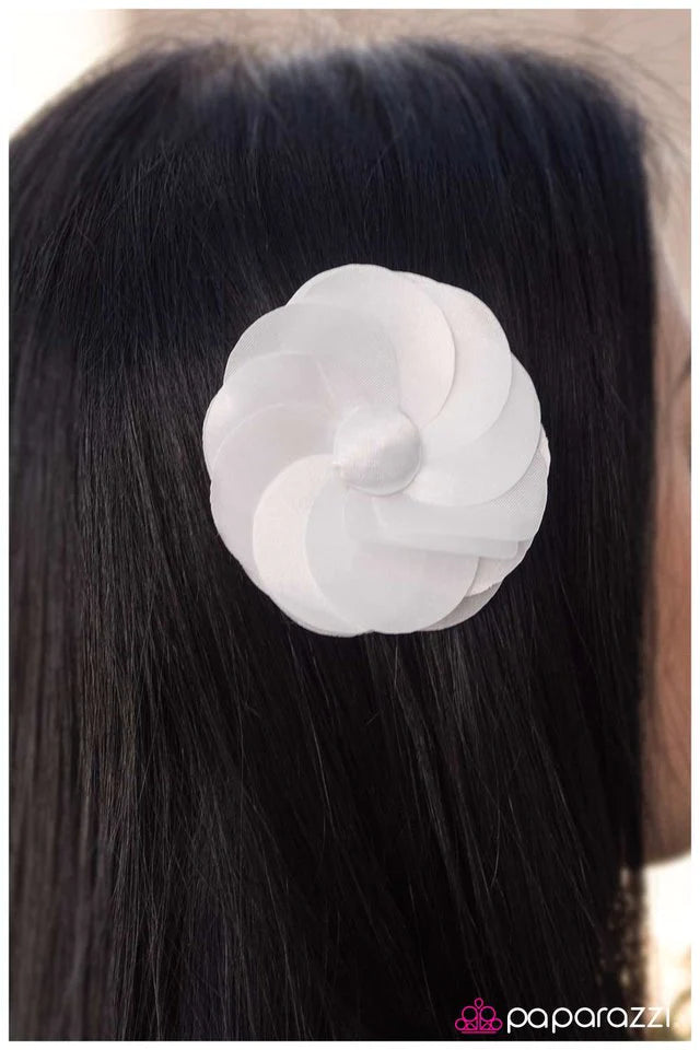 Paparazzi Hair Accessories ~ Damsel In Distress - White