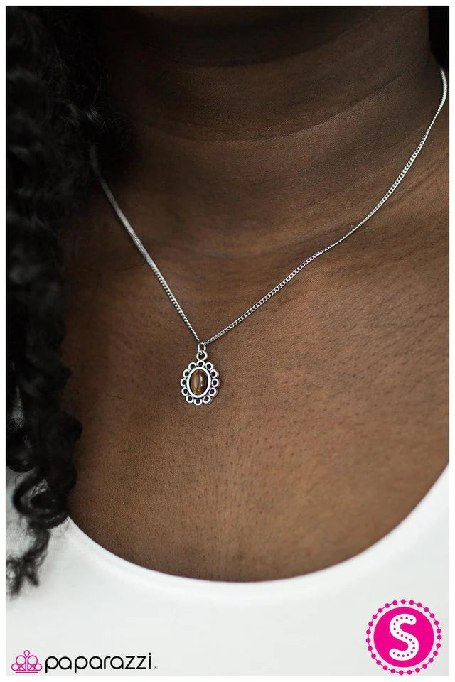 Collar Paparazzi ~ El más modesto de todos - Marrón