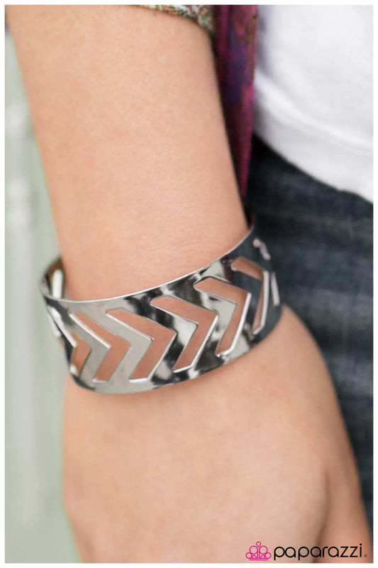 Paparazzi Bracelet ~ Follow The Leader  - Silver