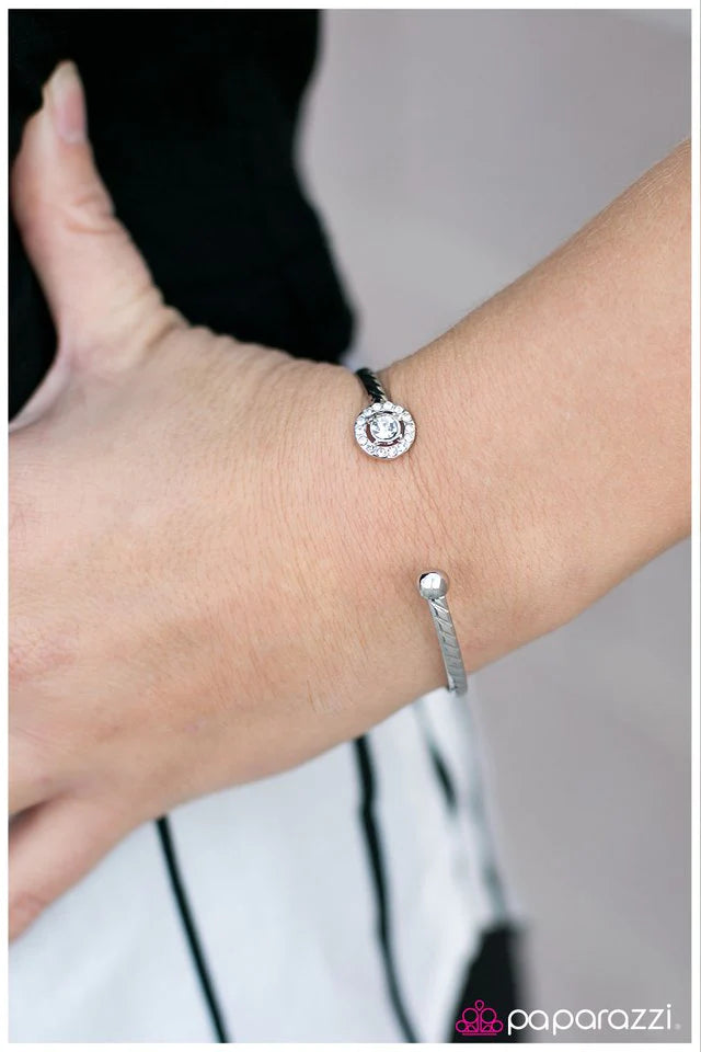 Pulsera Paparazzi ~ Its The Small Things - Blanco