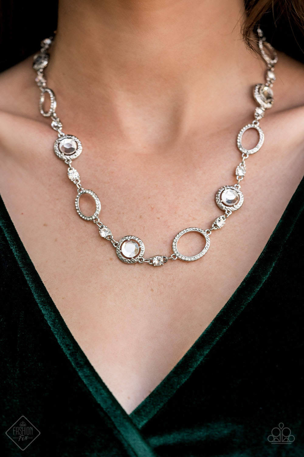 Paparazzi Necklace ~ Pushing Your LUXE - Fashion Fix Nov 2020 - White