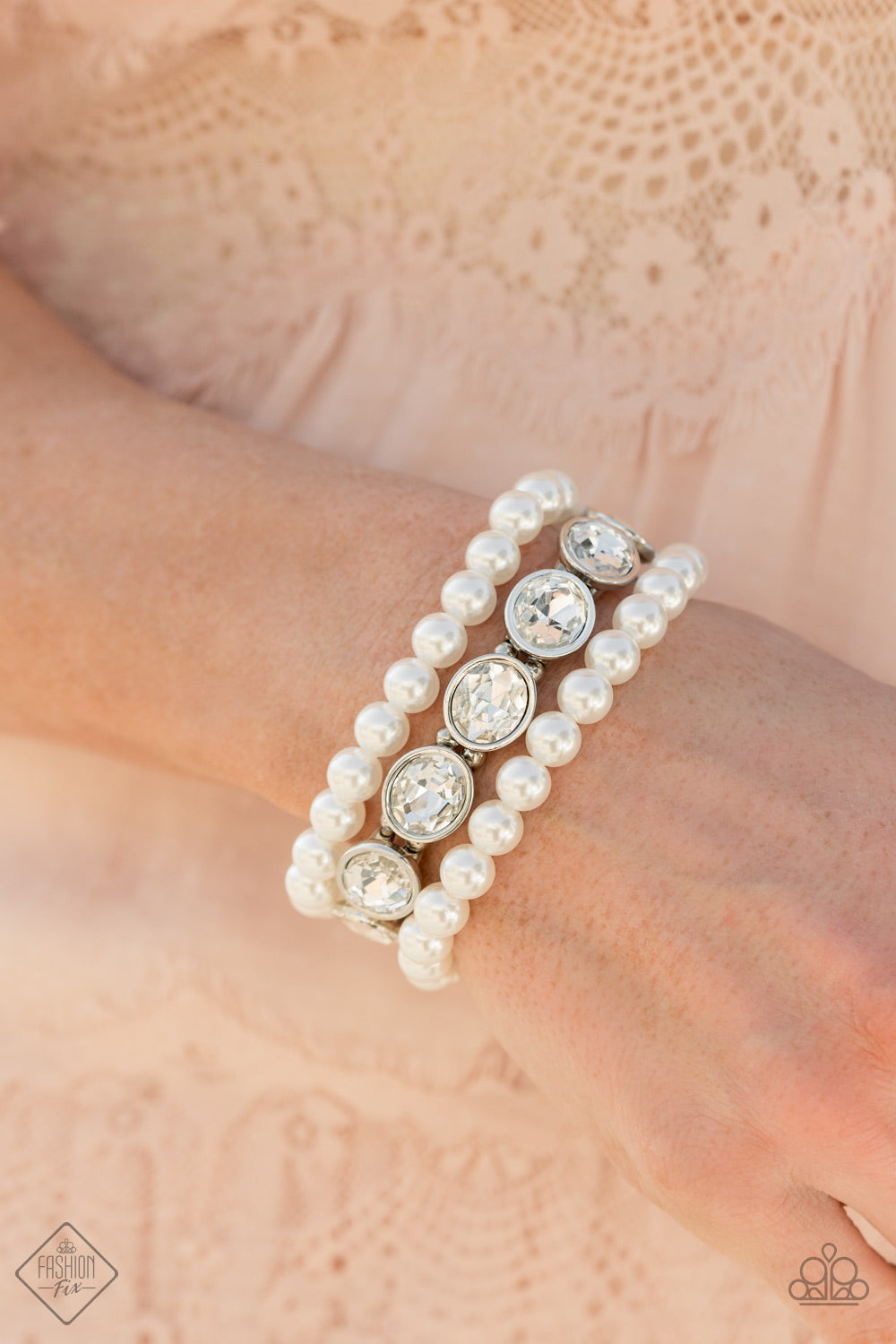 Paparazzi Bracelet Fashion Fix Jan 2021 ~ Flawlessly Flattering - White