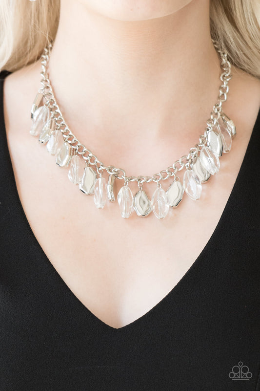 Collar Paparazzi ~ Fringe Fabulous - Blanco