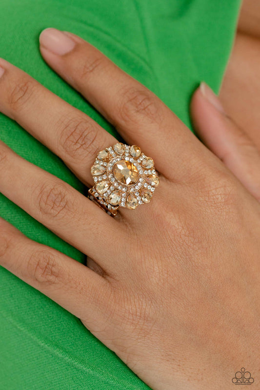 Anillo Paparazzi ~ GLIMMER and Spice - Oro