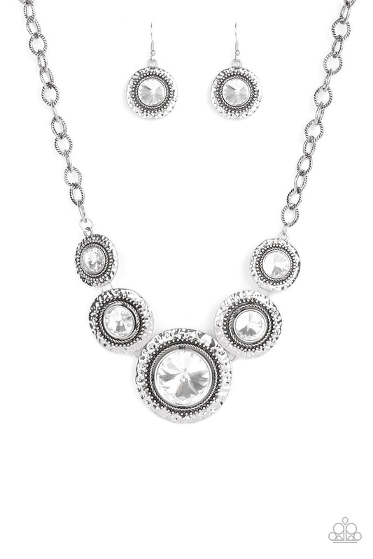 Collar Paparazzi ~ Global Glamour - Blanco