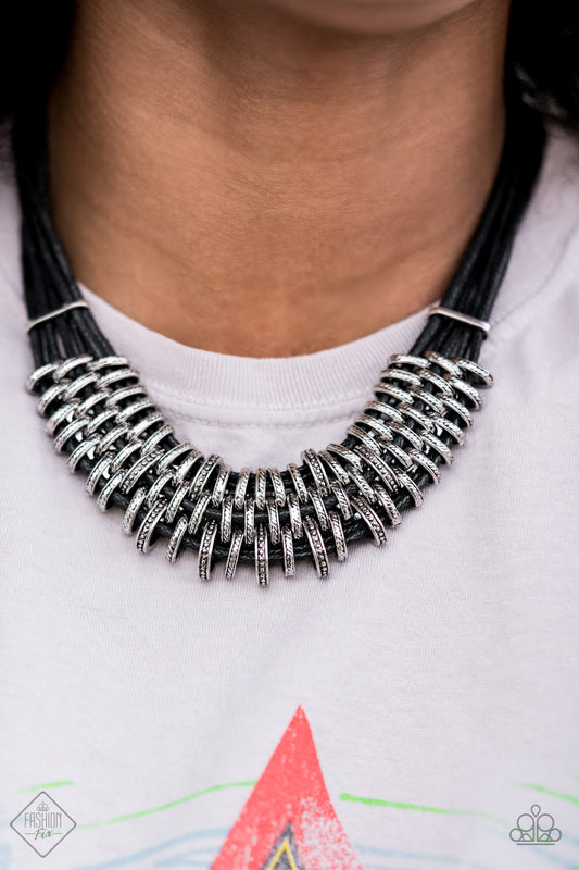 Collar Paparazzi Fashion Fix de abril de 2021 ~ Lock, Stock y SPARKLE - Negro