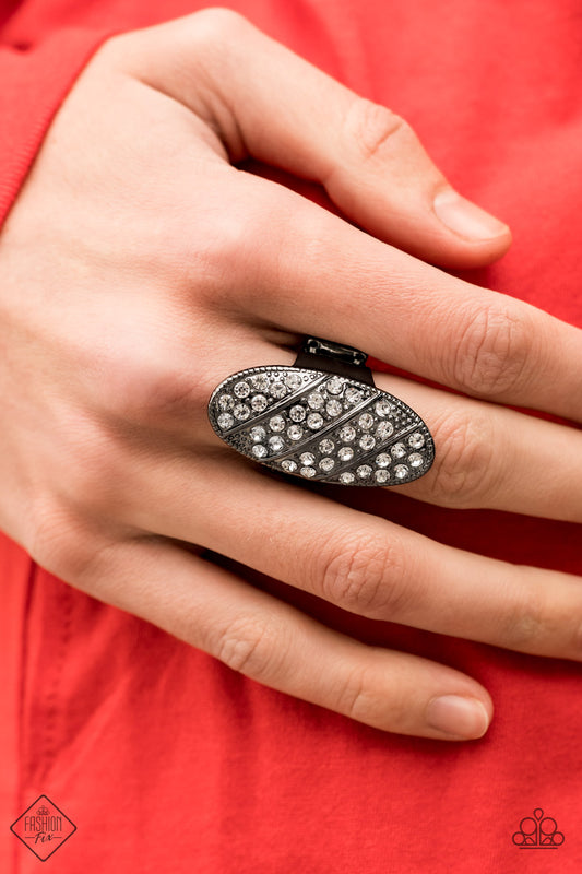 Anillo Paparazzi: solución de moda de mayo de 2021 ~ Galactic Glitz - Negro