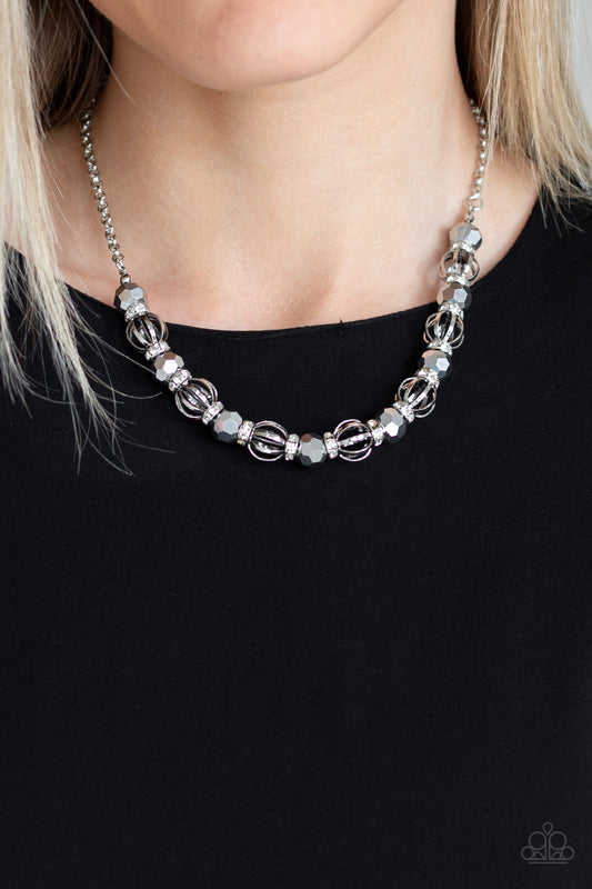 Collar Paparazzi ~ Metro Majestic - Plata