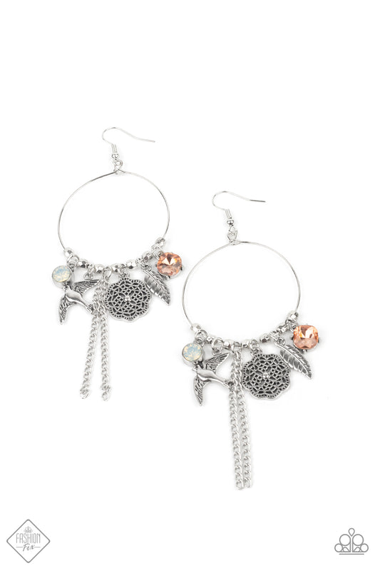 Pendientes Paparazzi Fashion Fix Junio ​​2021 ~ TWEET Dreams - Blanco