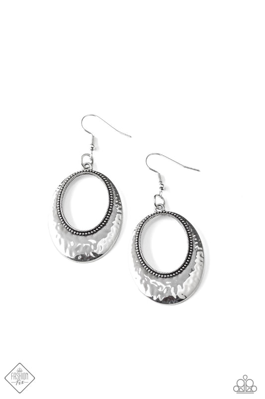 Pendientes Paparazzi Fashion Fix de diciembre de 2020 ~ Textura Tempest - Plata