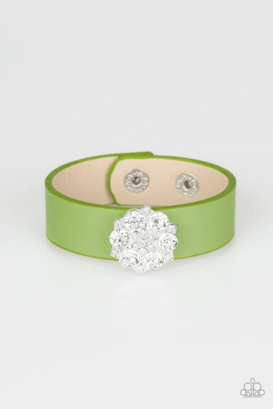 Pulsera Paparazzi ~ ¡Sorprendente! - Verde