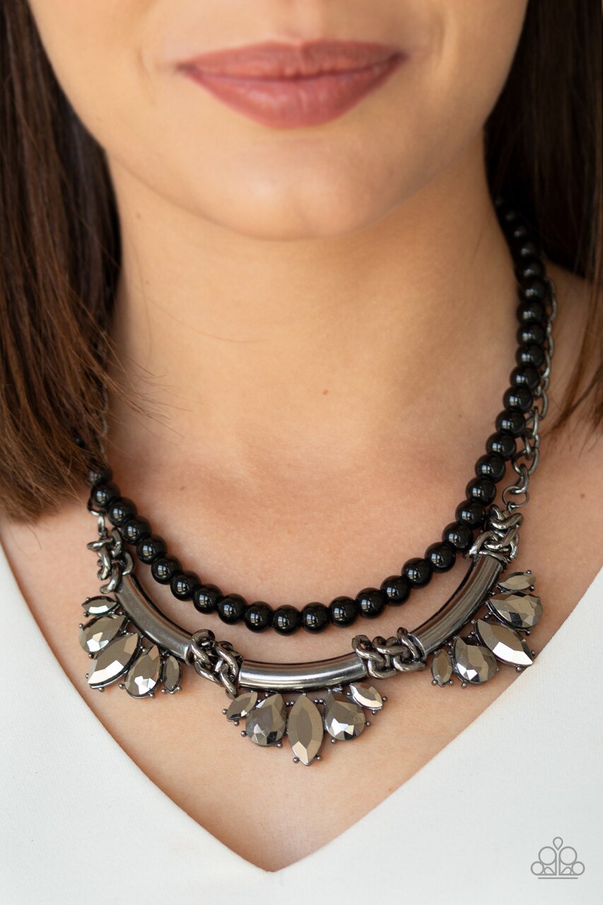 Paparazzi Necklace ~ Bow Before The Queen - Black