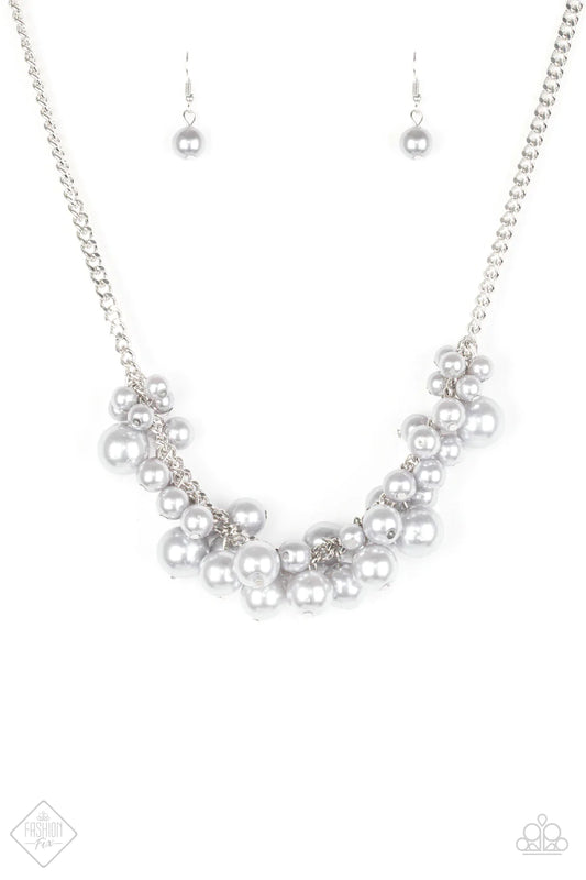 Collar Paparazzi ~ Reina del glamour - Plata