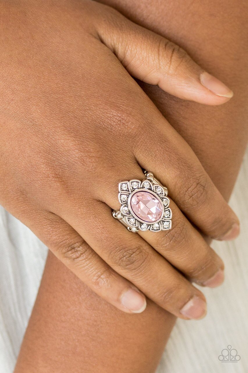 Paparazzi Ring ~ Power Behind The Throne - Pink
