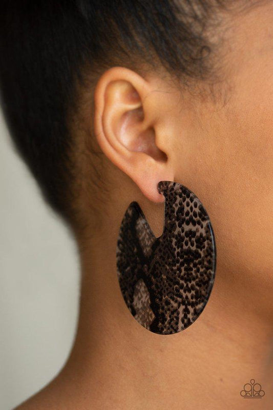 Paparazzi Earring ~ Hit Or HISS - Black