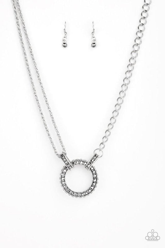 Collar Paparazzi ~ Razzle Dazzle - Plata